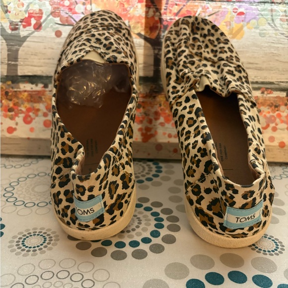 Toms Leopard Pattern Slip-On loafers
Going out classic breathable Toms
10 Wide - Picture 10 of 10